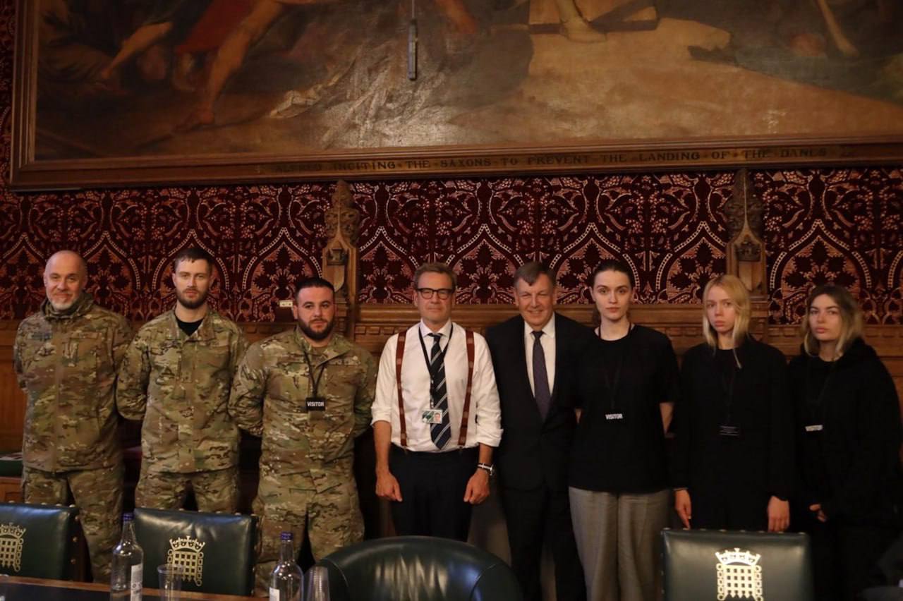 Делегація «Азову» виступила у парламенті Великобританії