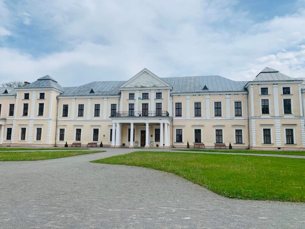 Частину Вишнівецького палацового комплексу повернули у власність держави