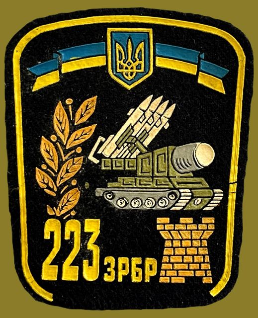 Унікальний шеврон передав воїн Тернопільському краєзнавчому музею