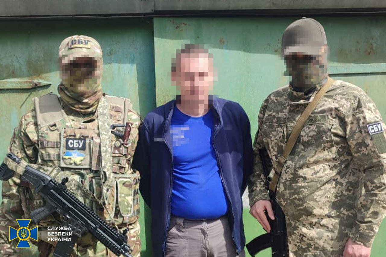 Передавав росіянам інформацію про українські війська на Донеччині: СБУ затримала колаборанта