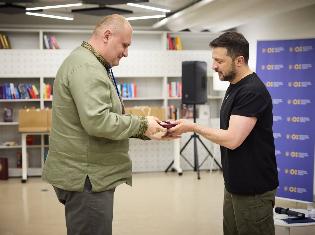 Викладач ТНПУ отримав нагороду з рук Президента