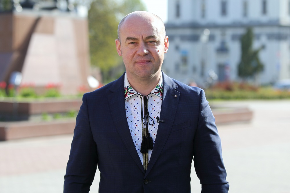 Прикидаються мером Тернополя і просять гроші: під іменем Сергія Надала шахраї створили фейкову сторінку