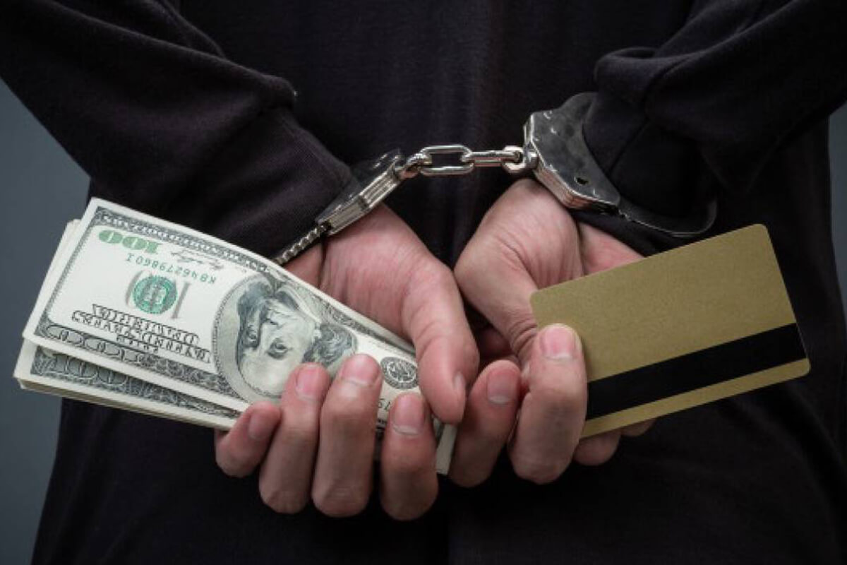 Житель Тернопільщини виманив у поляків 18 000 доларів