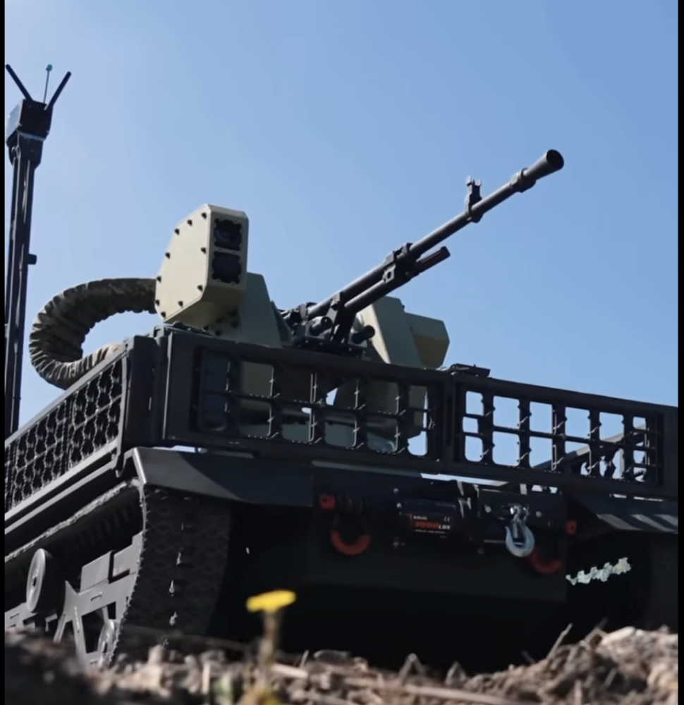 Може забирати поранених і підвозити їжу: на Тернопільщині розробили наземний роботизований комплекс «Мураха» для військових