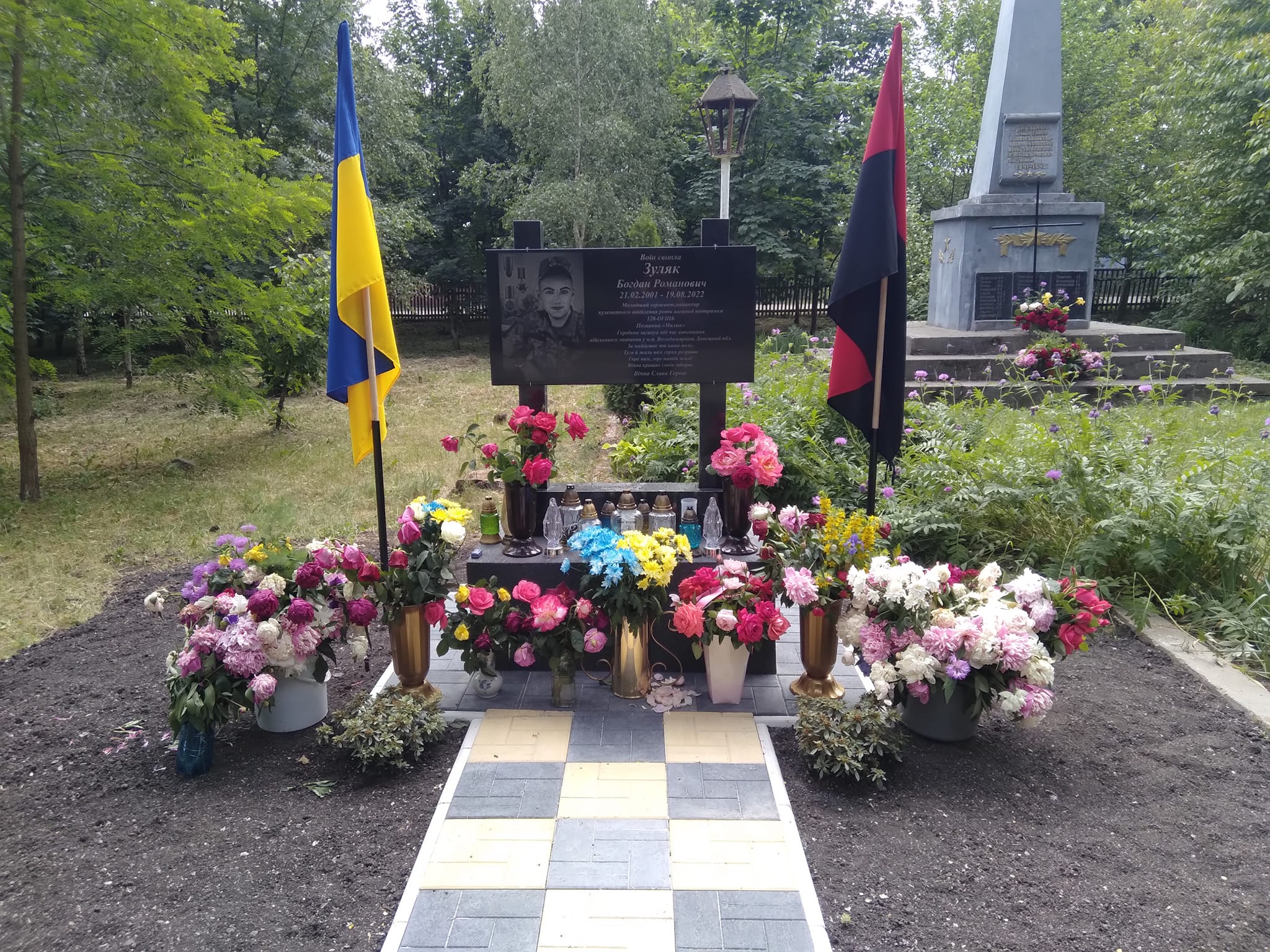 Навічно 21: на Чортківщині відкрили постамент загиблому воїну