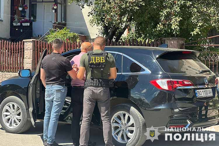 Обіцяв «допомогти» отримати водійські права: чортків’янина зловили на отриманні хабаря