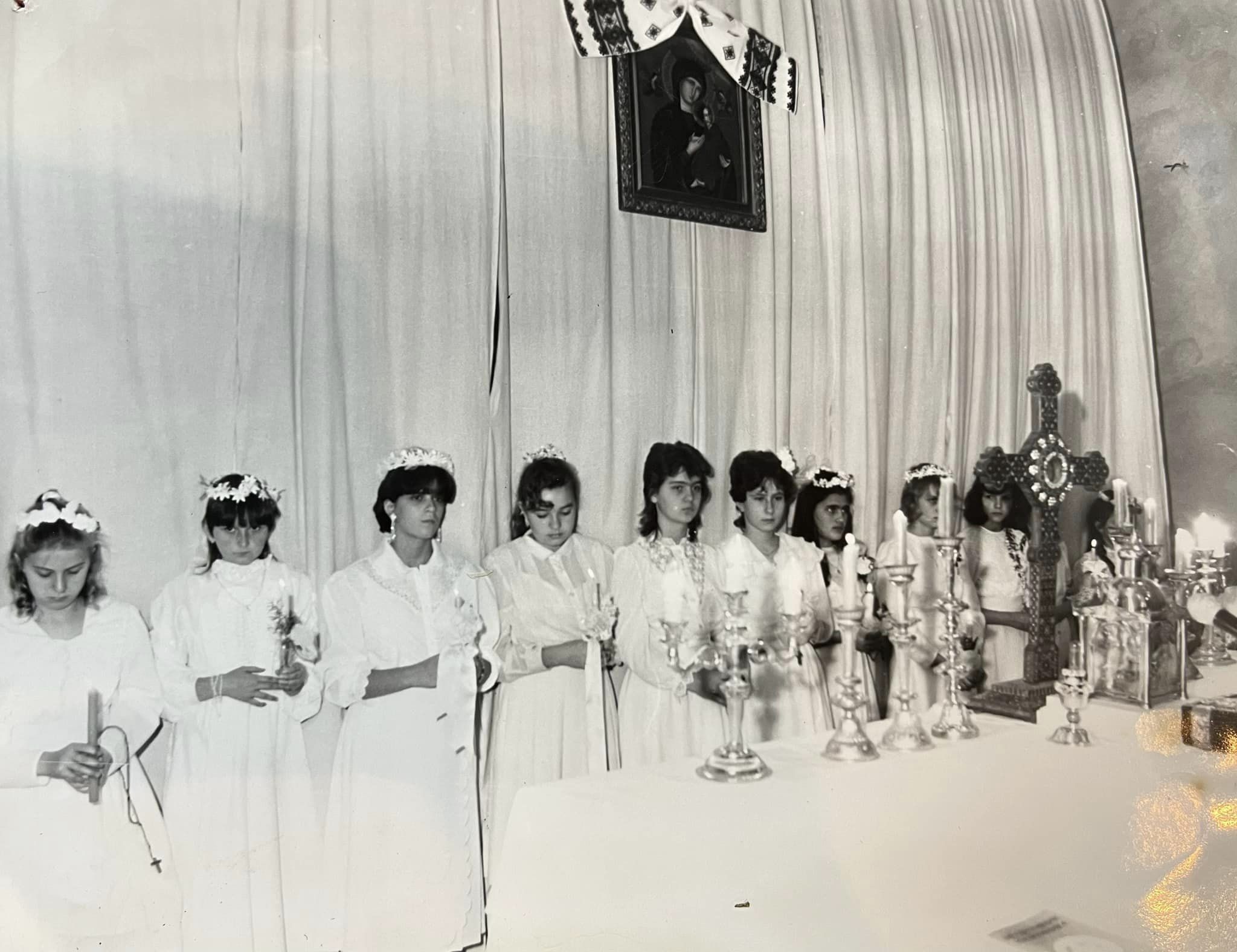 Історичні кадри: показали світлини Першого причастя у тернопільській Катедрі 1990 року