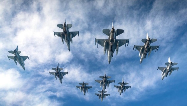 Греція планує передати Україні 32 винищувачі F-16