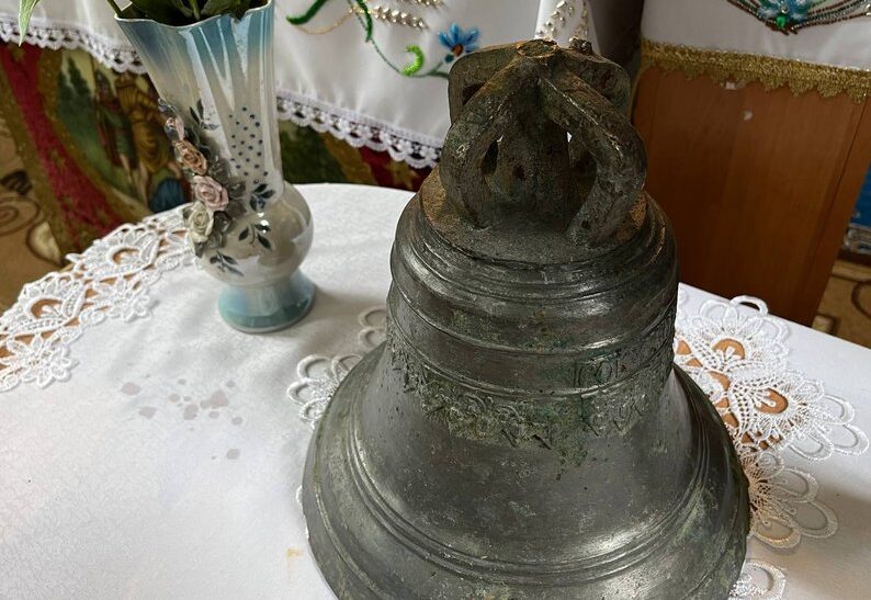 Старовинний церковний дзвін відкопали підлітки з Монастириської громади