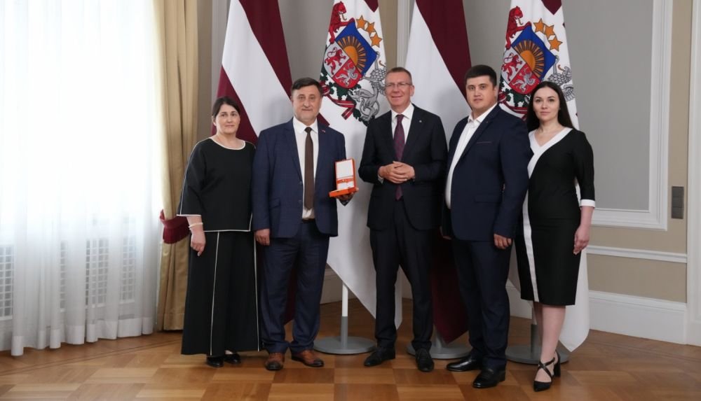 Президент Латвії відзначив українського активіста почесною нагородою