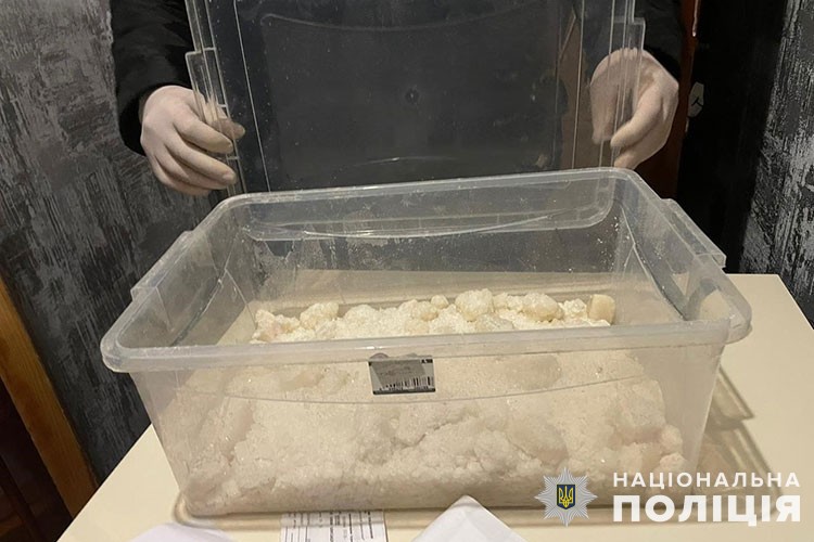 Продавали психотропи в Україні та Європі: тернопільські слідчі викрили банду наркоторговців
