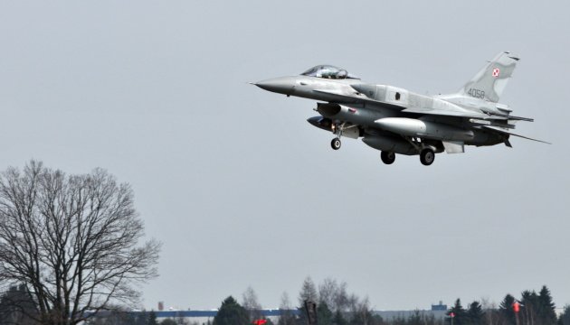 Польські винищувачі F-16 перехопили російський літак-розвідник над Балтійським морем