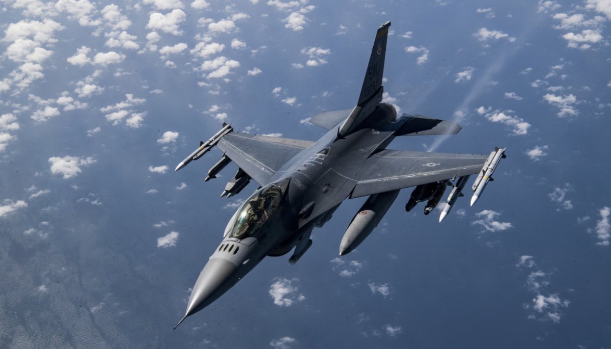 Нідерланди дозволили Україні бити з F-16 по території рф