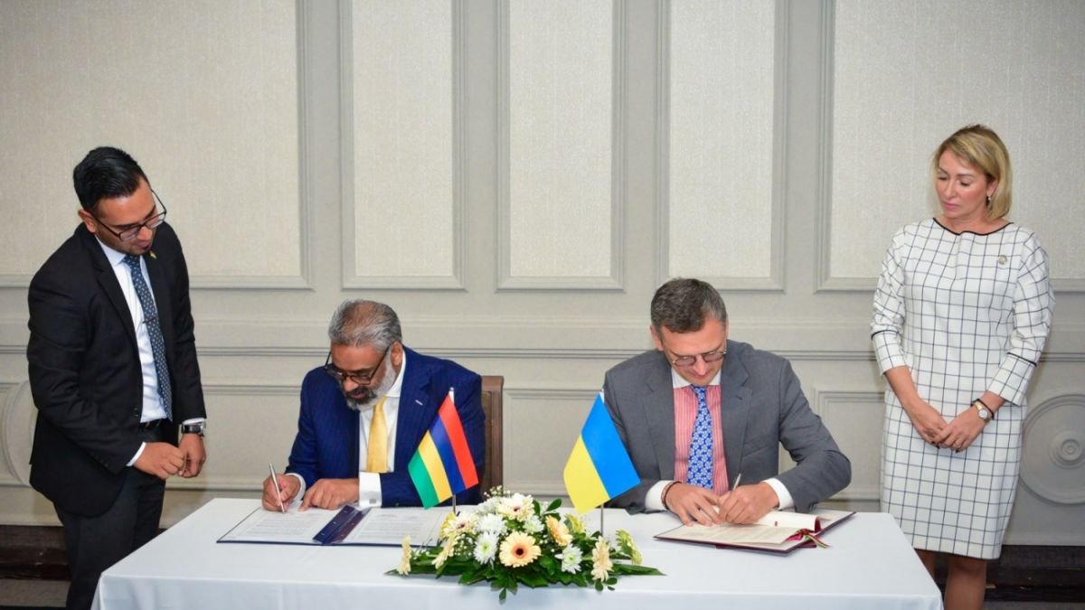 Україна і Маврикій підписали угоду про безвіз