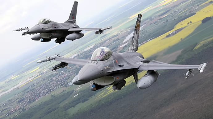 У Польщі підняли в повітря F-16 через ракетний обстріл України