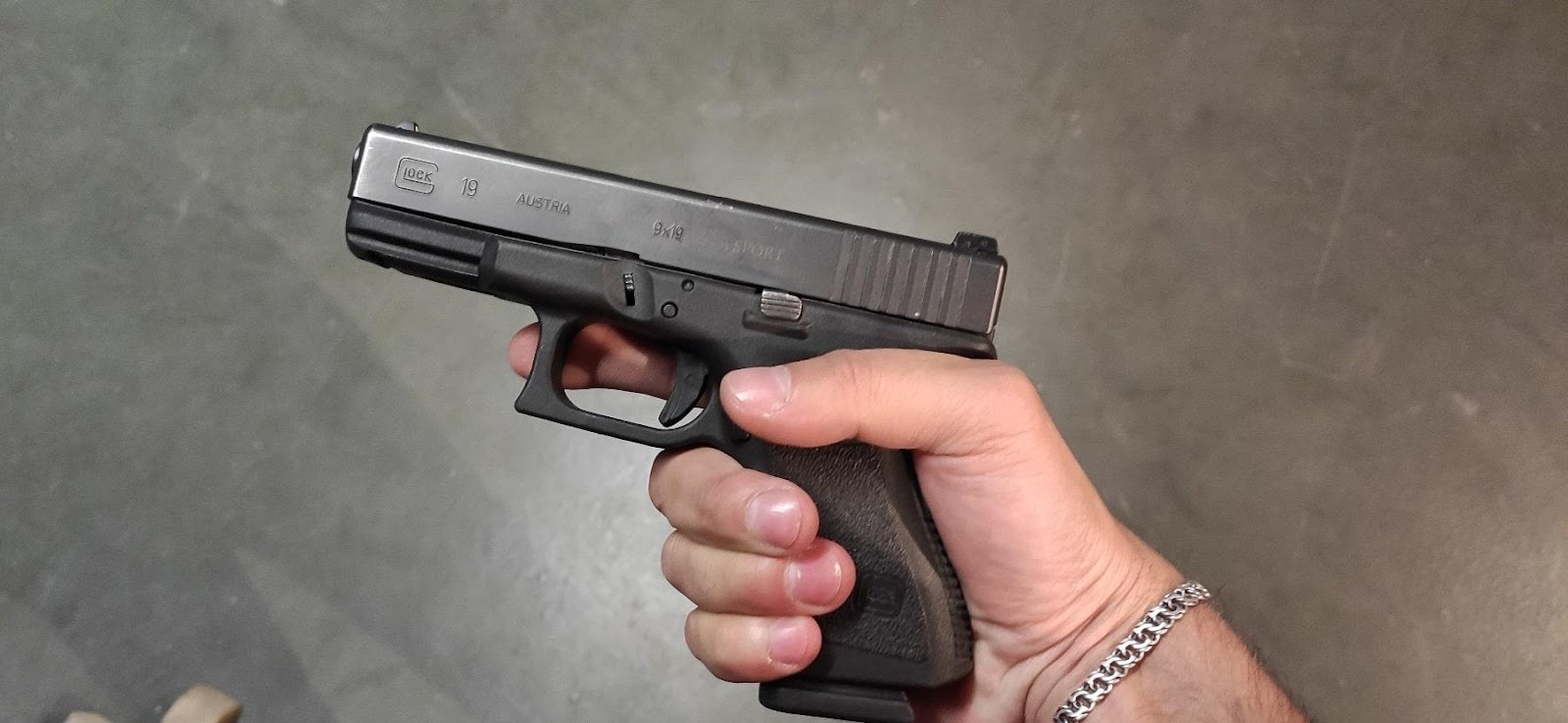 У Луцьку невідомий відкрив стрілянину по військових