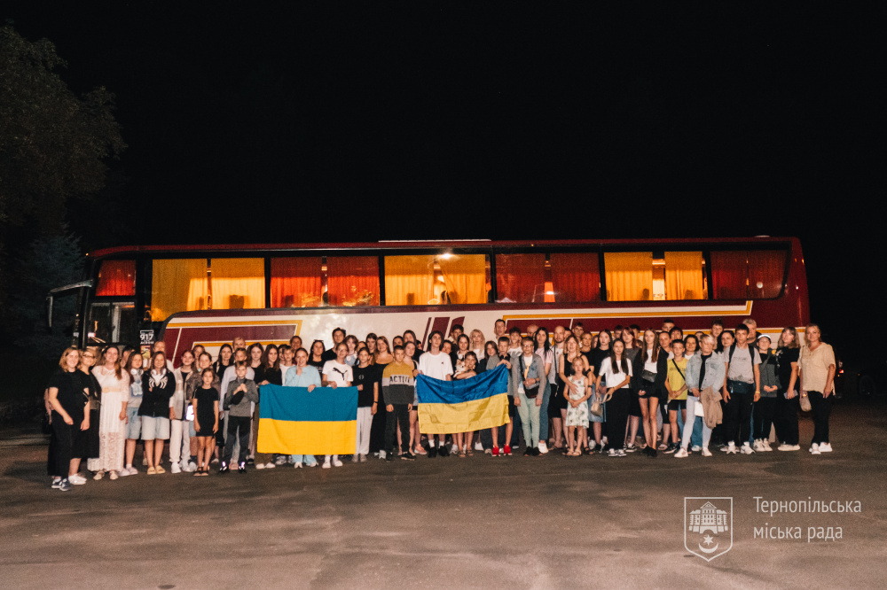 Ще 40 дітей захисників з Тернопільської громади вирушили відпочивати до Швеції