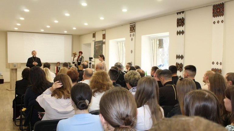 У Тернополі презентували науковий збірник про святині Почаєва