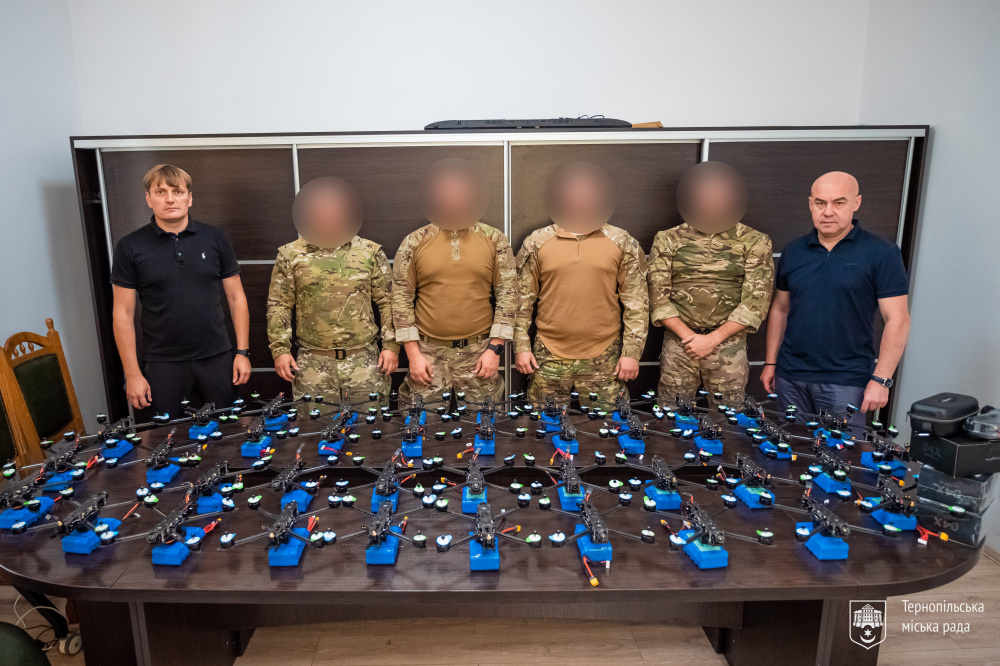 Тернопіль передав для спецпідрозділу поліції 40 FPV дронів