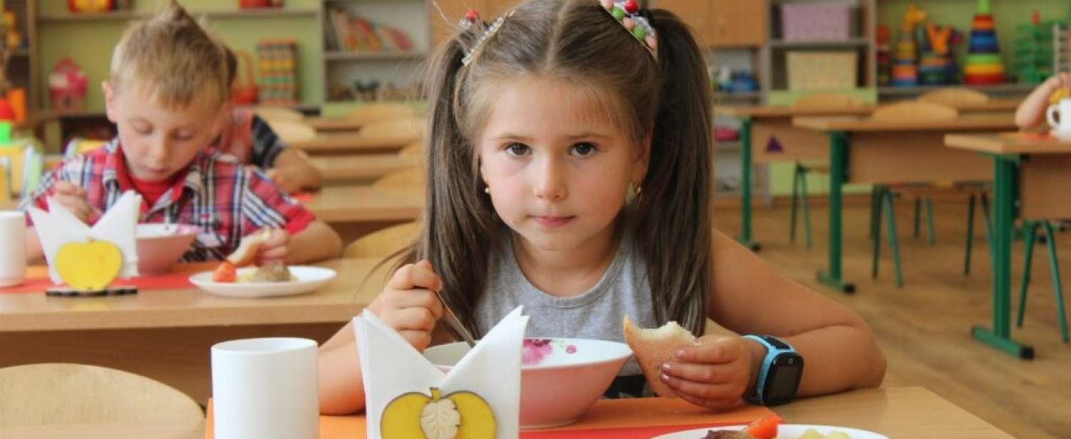 В Україні запровадили безоплатне харчування для учнів початкових класів