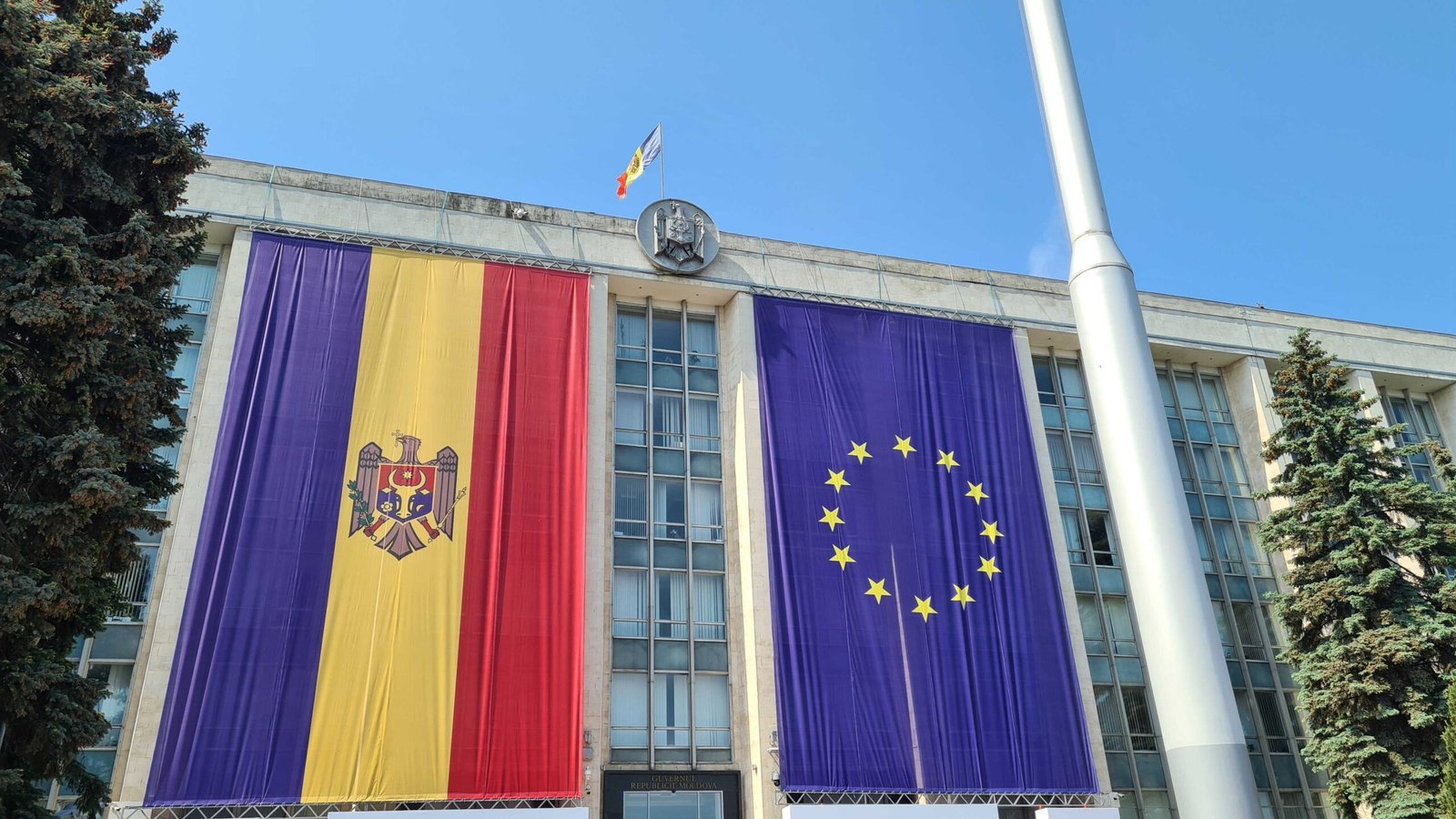 У Молдові пройшов референдум щодо ЄС і вибори президента