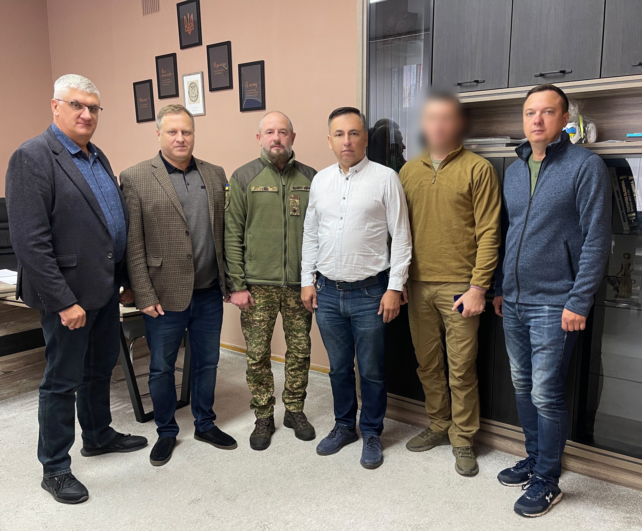 Тернопільський волонтер отримав почесну відзнаку від обласної ради
