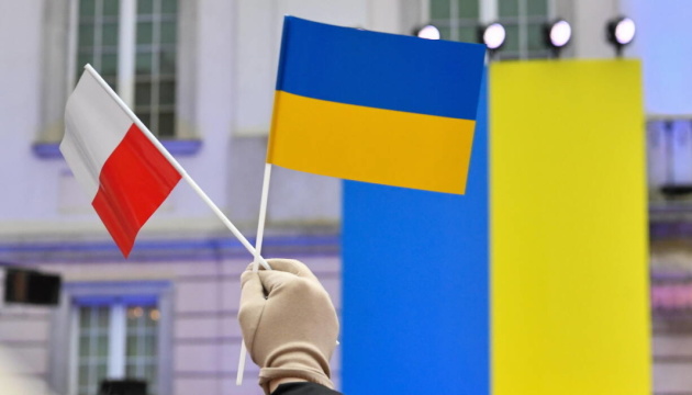 Дві третини поляків виступають за повернення українських чоловіків на Батьківщину