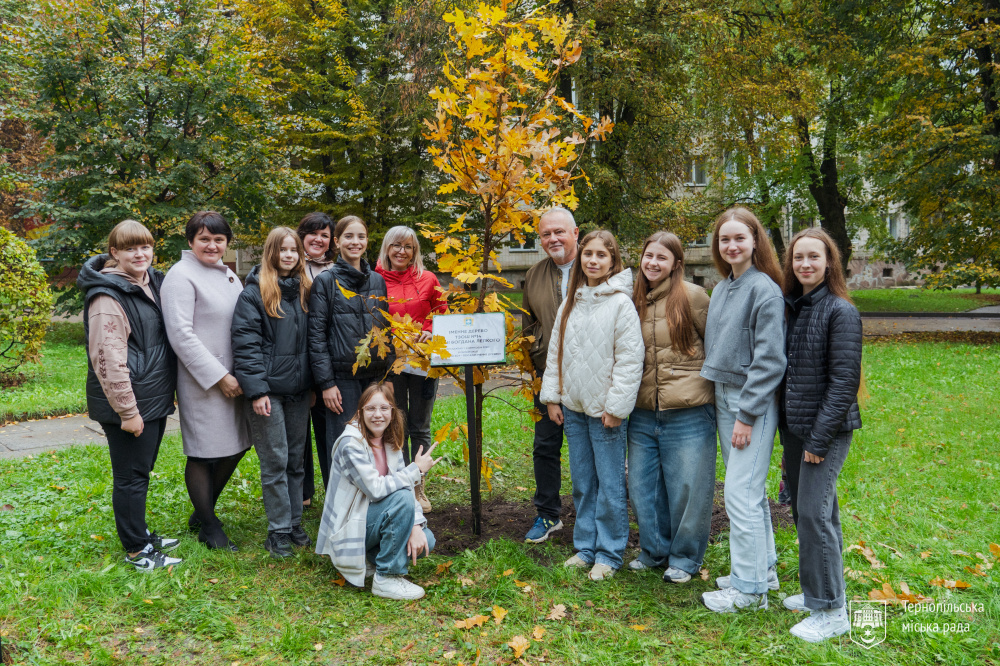 113 дерев посадили в Тернополі під час акції «Підтримай ЗСУ – посади іменне дерево»