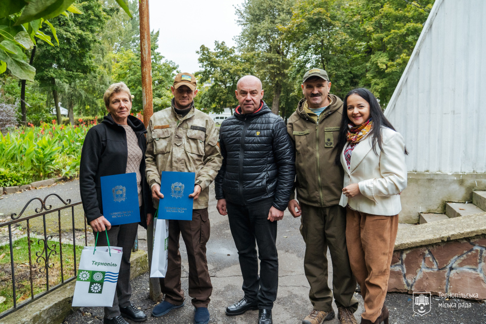 У Тернополі нагородили волонтерів, які допомагають війську