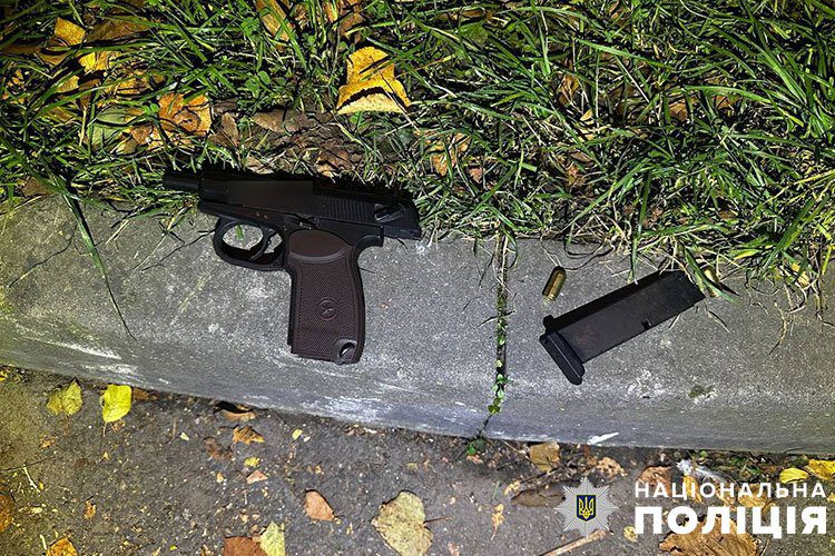 У Тернополі п’яний чоловік стріляв у повітря і погрожував 19-річному хлопцю