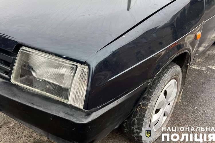 У Гусятині авто збило пішохода: жінка потрапила до реанімації