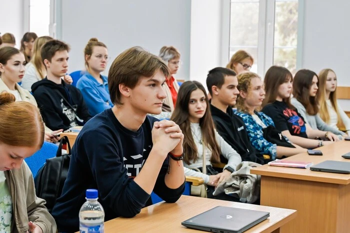 У Міносвіти назвали причину, чому в Україні серед чоловіків віком 25+ спав попит на вищу освіту