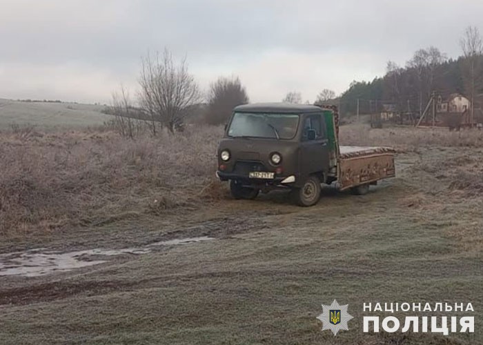 На Тернопільщині троє підлітків вкрали вантажівку-катафалк з території церкви