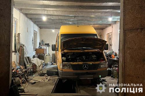 У Кременці “Мерседес” злетів з домкрата і придавив 36-річного чоловіка