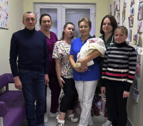 У Тернополі медики понад сто днів виходжували немовля, яке народилося з вагою 900 грамів