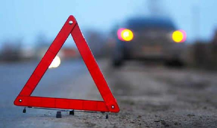 Біля Тернополя зіткнулися дві вантажівки: одну вивернуло кабіною до неба