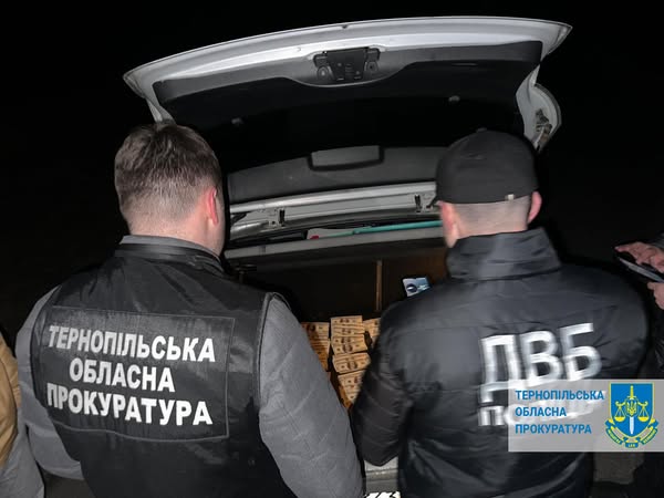 Правоохоронця затримали за хабар у розмірі 17 500 доларів