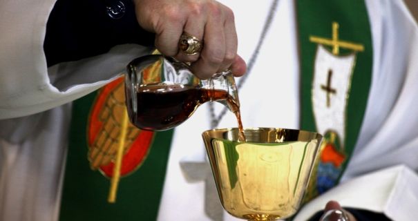 Скандал в УПЦ: священники продавали підроблене вино
