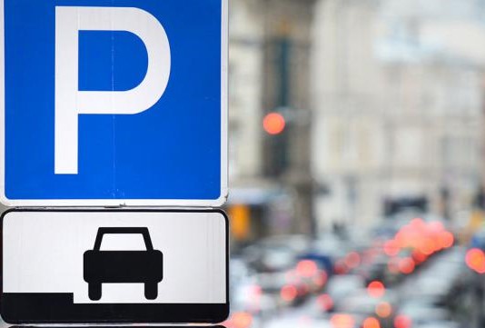 Тимчасову парковку на вулиці Торговиця створять без фінансування з бюджету