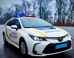 У Тернополі патрульні врятували життя непритомному чоловікові на узбіччі (відео)