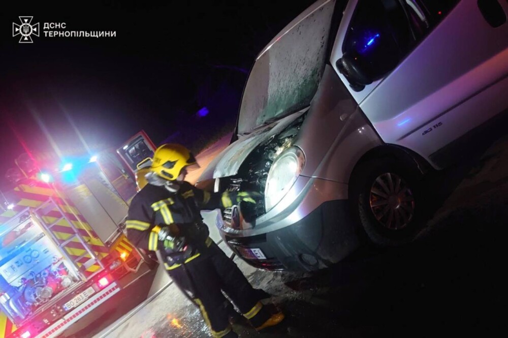 У Тернополі на вулиці Шухевича загорівся Renault Trafic