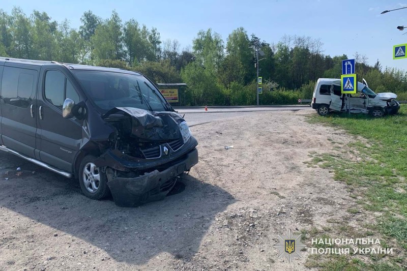 Біля Шляхтинців сталася ДТП: троє людей у лікарні