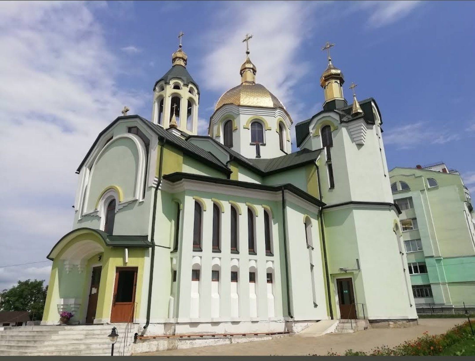 КІЛЬКІСТЬ ЦЕРКОВ У ТЕРНОПОЛІ ПЕРЕВИЩУЄ КІЛЬКІСТЬ ШКІЛ: ЧИ ТАК МАЄ БУТИ? 