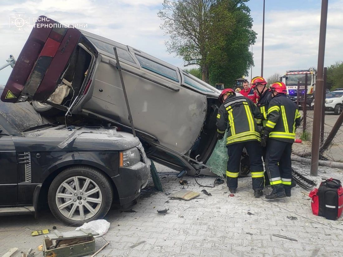 На Підволочиському шосе зіткнулися два автомобілі