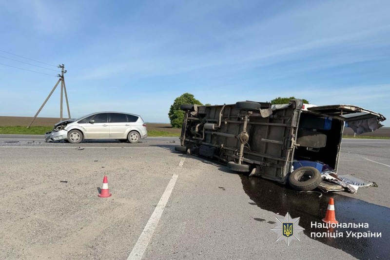 На Збаражчині перекинувся мікроавтобус із пасажирами