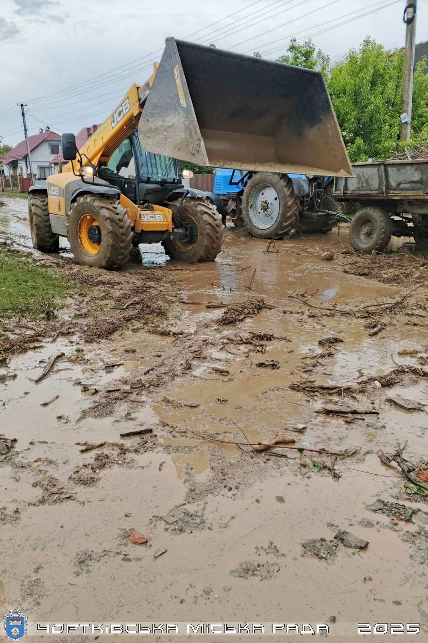 У Росохачі після зливи відновлюють пошкоджену автомобільну дорогу (фото)
