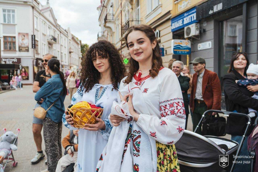 У Тернополі 15 травня проїзд у вишиванках — безкоштовний