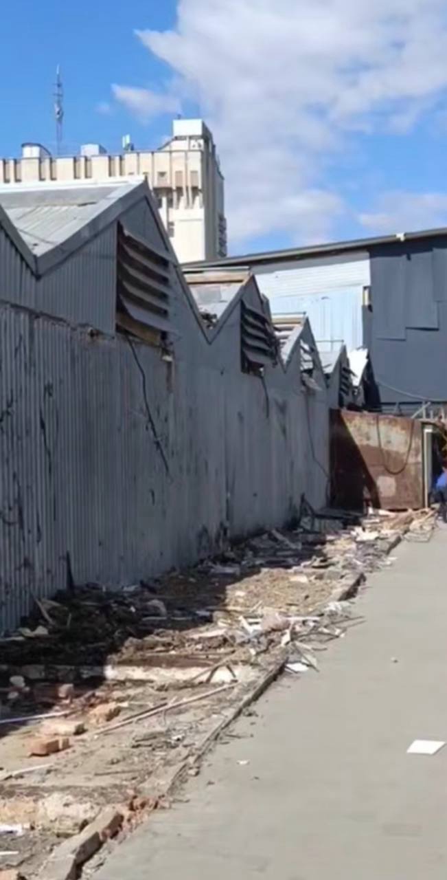 У Тернополі розбирають кіоски біля зупинки «Центральний ринок»