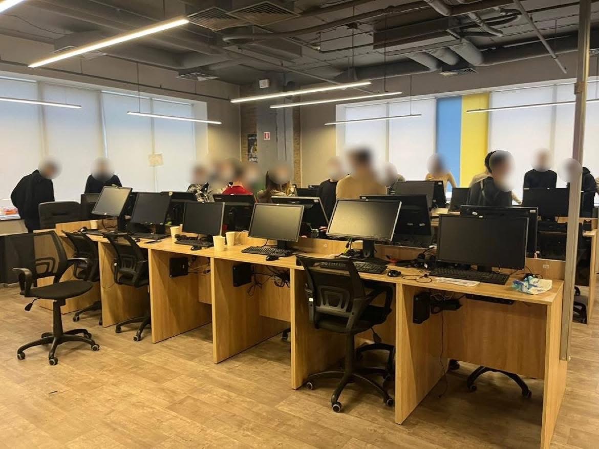 Тернопільську молодь перетворюють на телефонних аферистів?