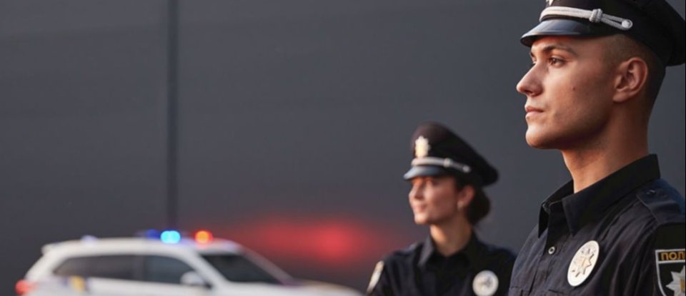 Ігнорував зупинку та був у стані сп’яніння: у Тернополі затримали 27-річного водія Tesla (відео)